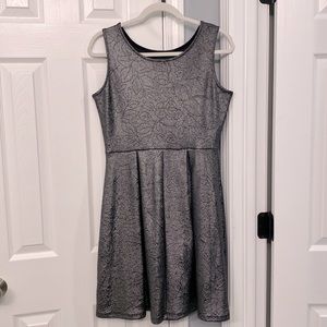 Women’s sleeveless dress size large